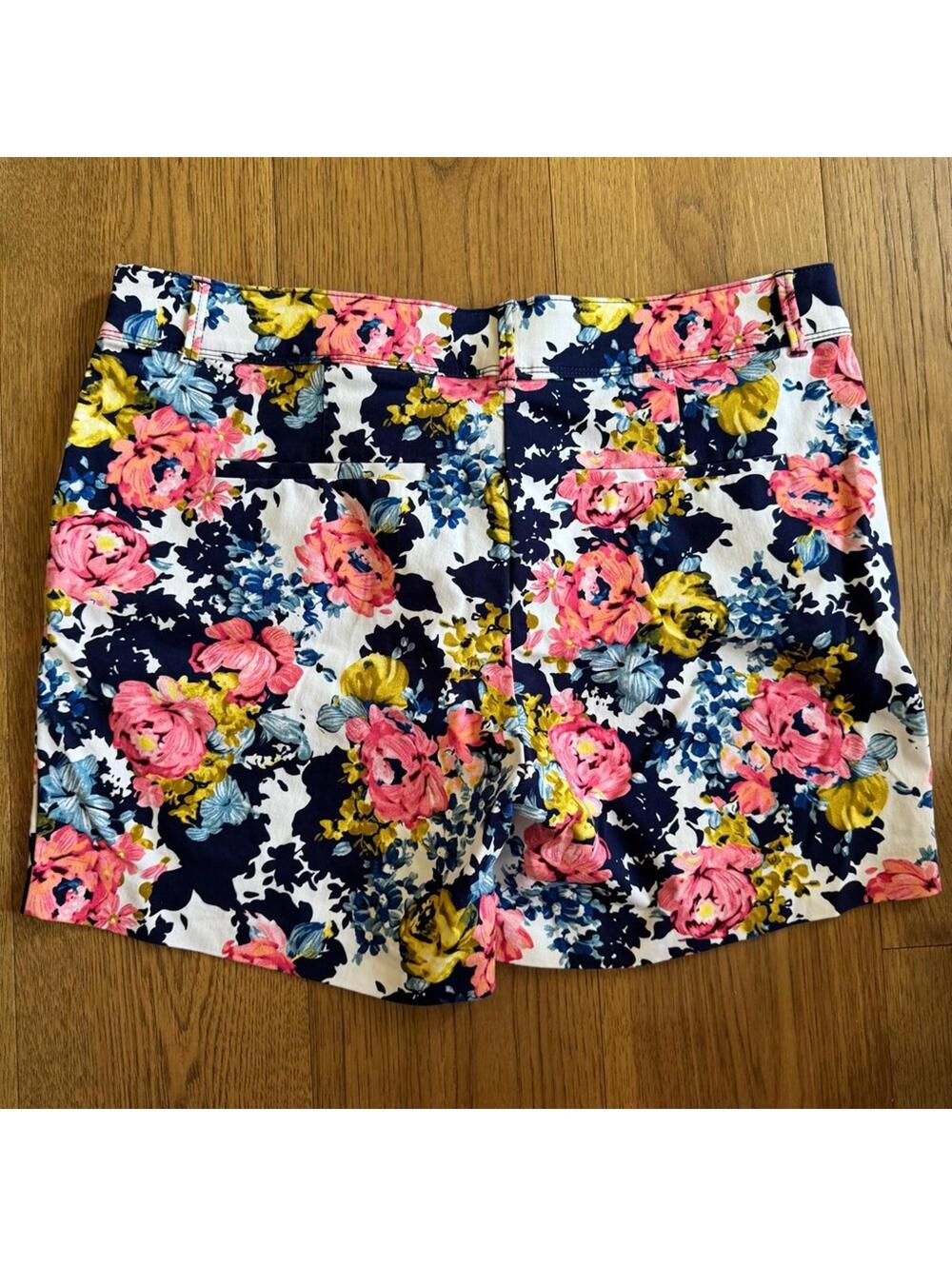 Isaac Mizrahi Size 16 Floral Shorts